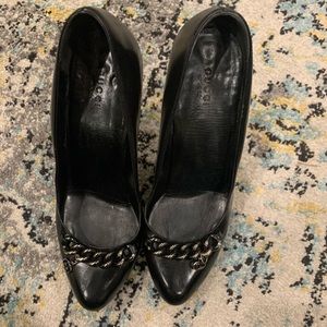 Authentic Classic Gucci heels with Gucci charm